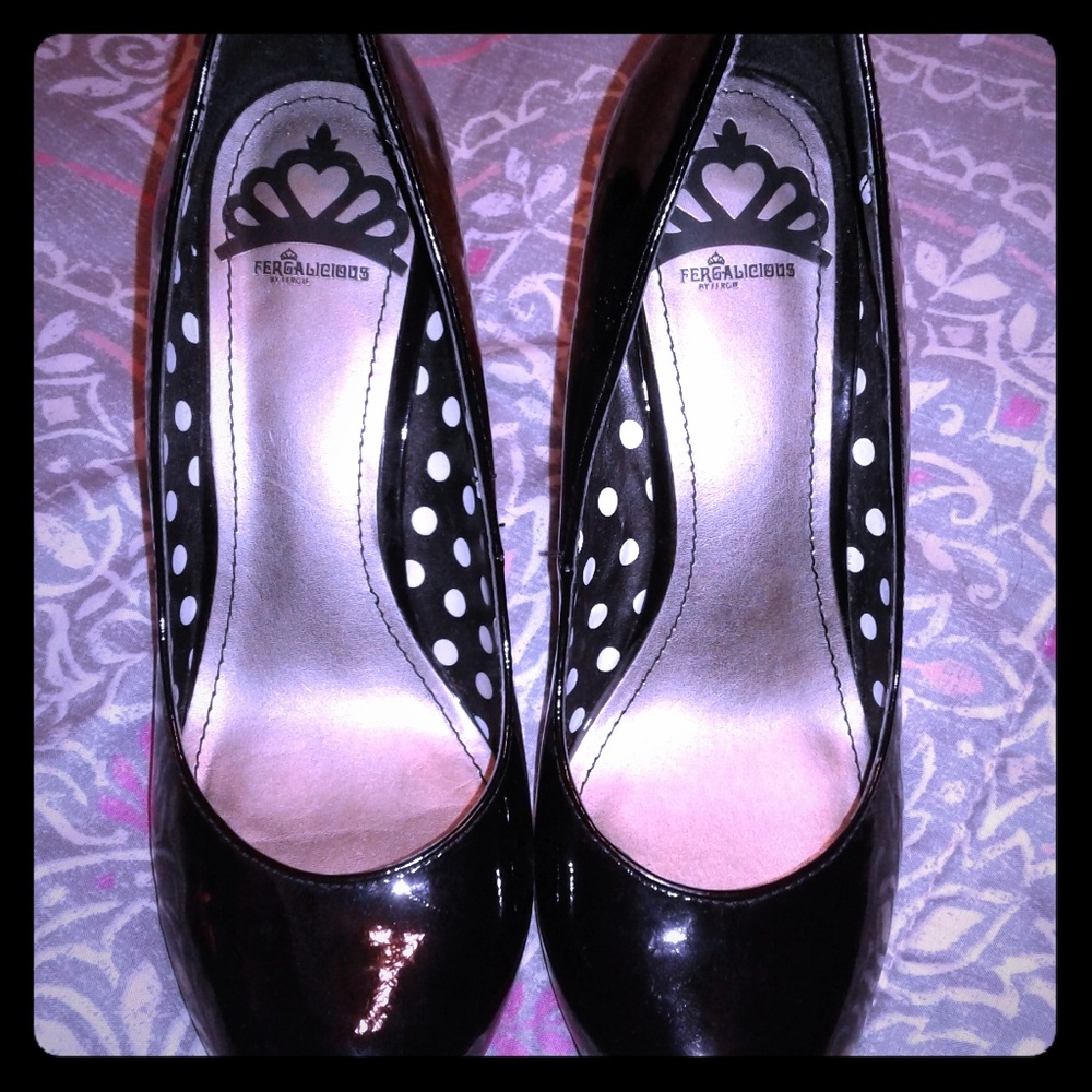 Black Fergie pumps